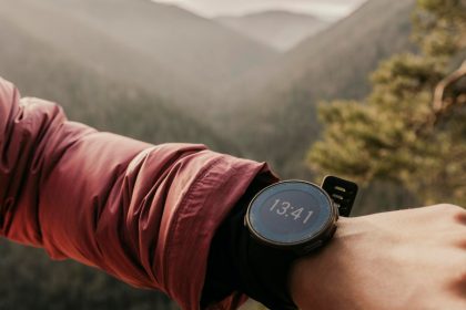 Comment choisir une montre GPS pour trail et randonnée : critères et arbitrages