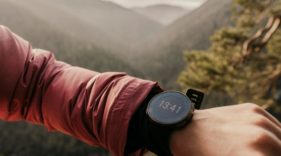 Comment choisir une montre GPS pour trail et randonnée : critères et arbitrages